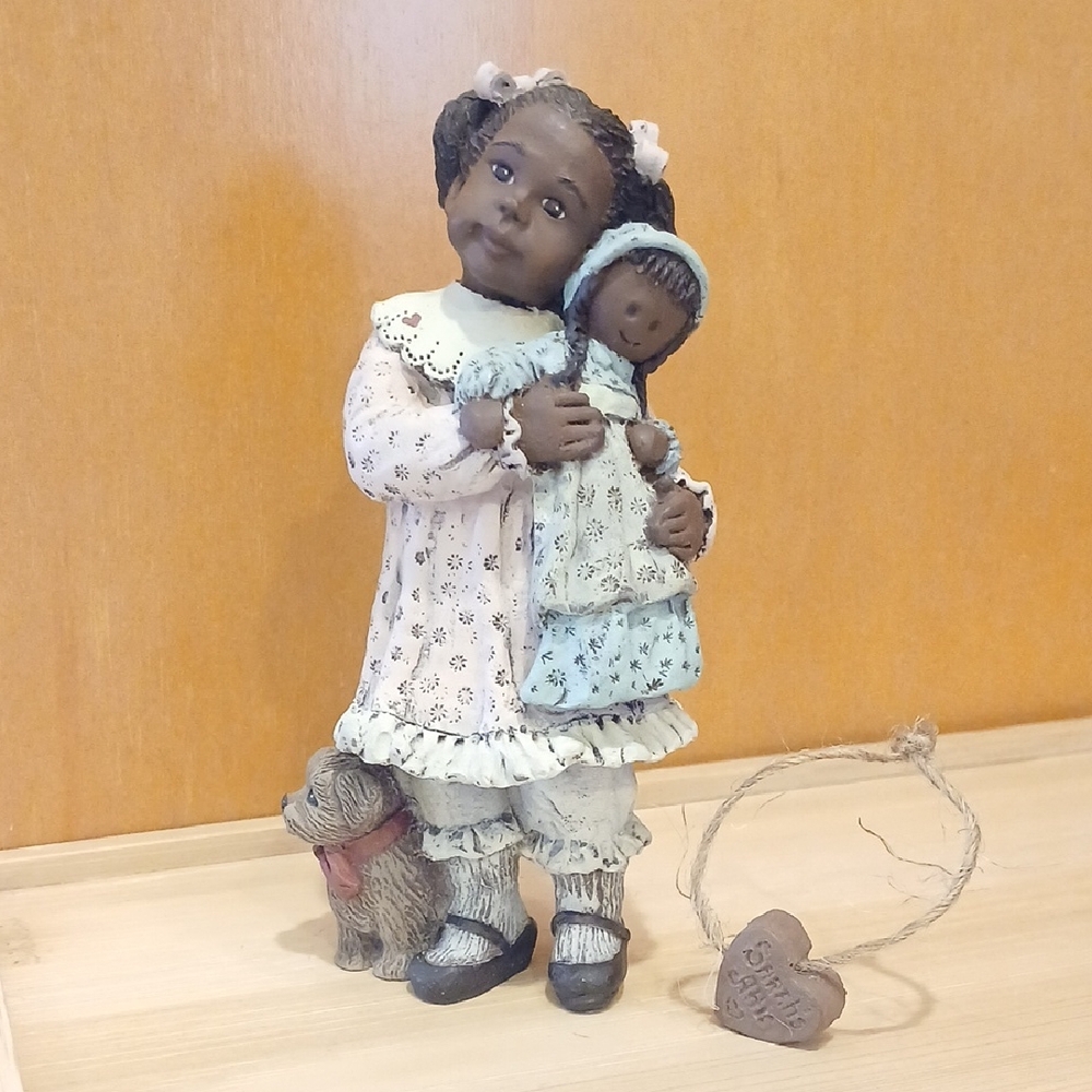1993 Sarah's Attic "Hugs" Figurine